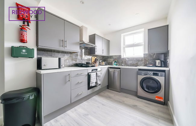 Modern Town Center Apartments Aldershot - Photo 39