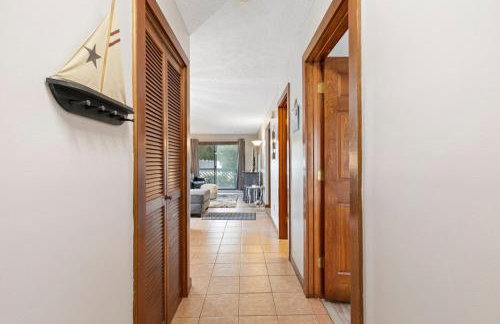 Spacious Modern Condo - 1st Floor - One Block to the Beach - Foto 24