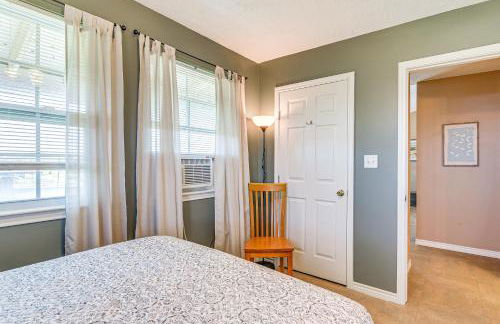 Walk to Shore Crystal Beach Home with Deck! - Foto 12