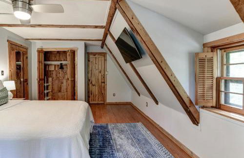 Charming Renovated Cabin with Fireplace - Foto 32