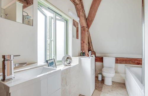 Hiron's Piece and Honeysuckle Cottage - with Hot Tub - Photo 34