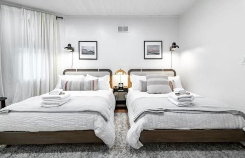 Riverfront Retreat - 2 Units - 3BR - Free Parking - Foto 2