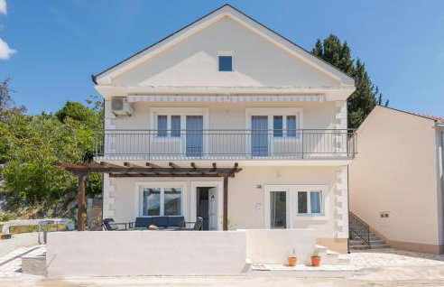 2 Bedroom Nice Apartment In Rogotin - Photo 2