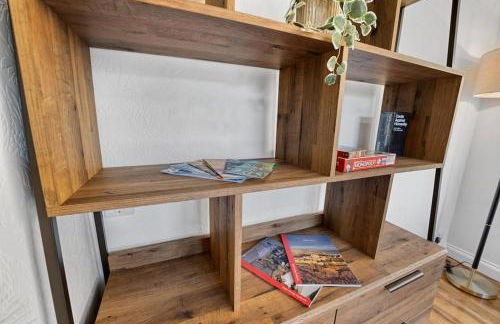 Minutes from the port of Dover, free WiFi, free offroad private parking and rated a guest favourite on Air b nb! - Foto 16