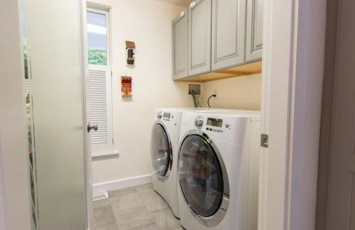 Stunning Home with In-Ground Pool - Photo 37