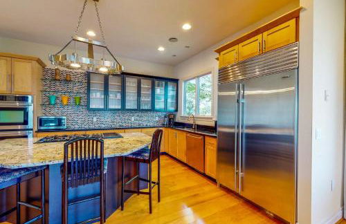 Deck and Private Dock! Winchester Creek Estate - Foto 11