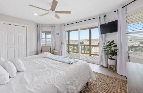 Elegant Updated Oceanfront Home with Pool & Hot Tub - Photo 55