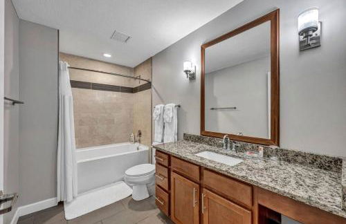 HUGE Panoramic SkySuite w/ Downtown VIEWS: Gym - Photo 29