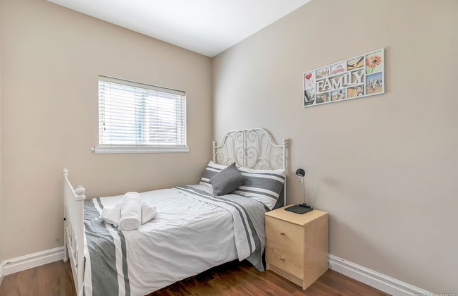 Bright 2 BR Private Suite by Elevate Rooms - Photo 7