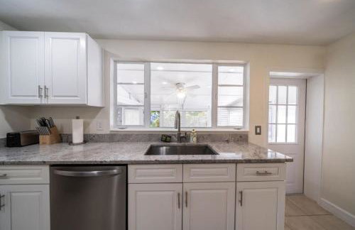 Beautiful 2bd with River Views & Amazing Sunsets in Ft Myers - Foto 16