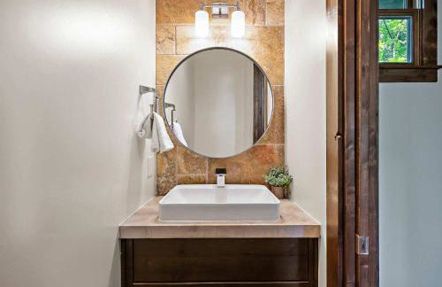 Lake Travis Luxe Villa - 4BR, Pickleball & BBQ - Foto 15