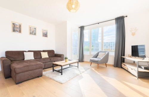 Beautiful apartment equipped near train parking - Foto 3