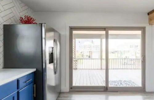 Beach House with Huge Deck and Great Views - Photo 10