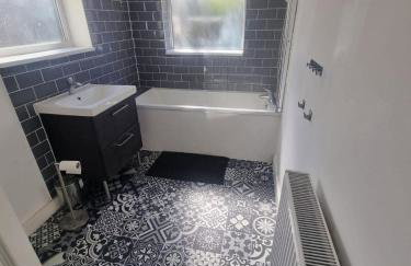 Spacious 4-Bedroom Home - Foto 18