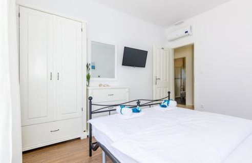 Villa Kate - outdoor pool, 4 bedrooms, free parking - Photo 20