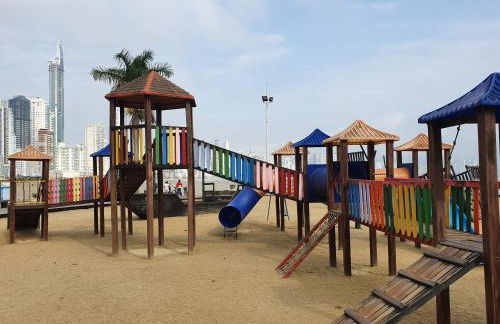 Lindo apto tudo novinho, prédio frente mar - Foto 58