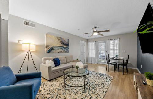 3BR Luxe Oasis near Downtown, Pool, Gym, Bball Crt - Foto 12