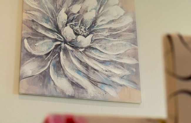 Luxurious Ontario Townhouse Ideal Family Retreat - Photo 40