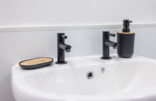 Enjoy a spacious 4 BR perfect big groups - Foto 55