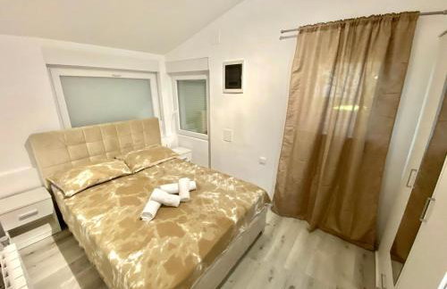 SANJA - with a large covered terrace and pool - Foto 15