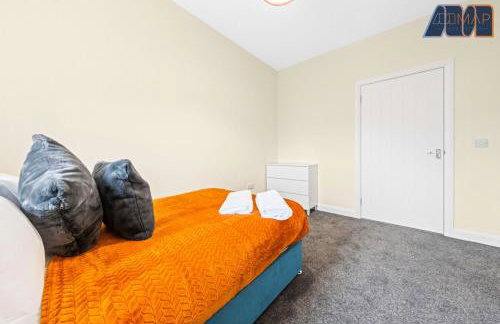 4 Bed Flat With Parking Sleeps 8 in Fife - Foto 35