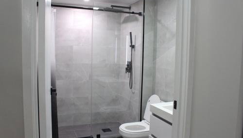2 bdrm Modern & Hip Apt with Private Patio - Foto 2