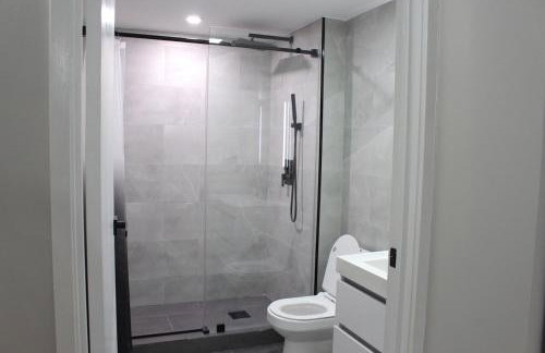 2 bdrm Modern & Hip Apt with Private Patio - Foto 2