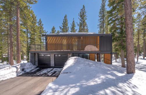 Modern Eco Retreat with Hot Tub and Views - Foto 44