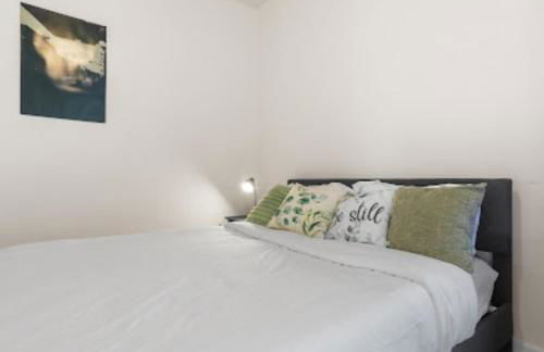 The WorkNest Stylish Stay w Desk & Fast Wi-Fi - Foto 6