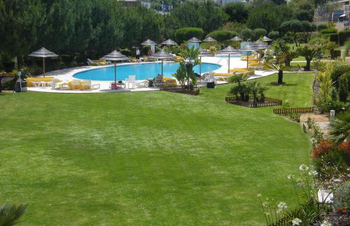 Luxurious first floor apartment with balconies overlooking pool and gardens. - Foto 36