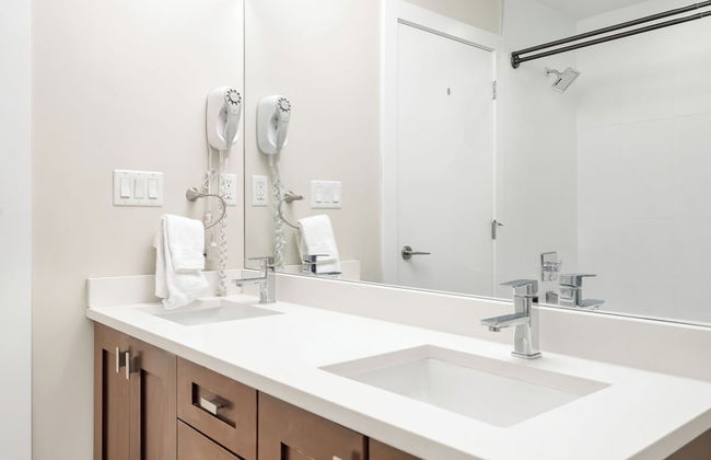 Breathtaking Bliss 2BR Penthouse - Photo 50