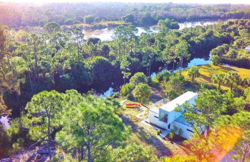 Upcycled Shipping Containers Transformed into a Glamping Home for a Unique Florida Vacation - Foto 37