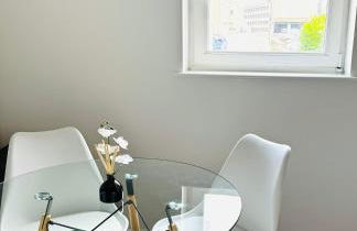 Modern 2 Bedroom GF - Aberdeen City Centre - Private Car Park - Photo 14
