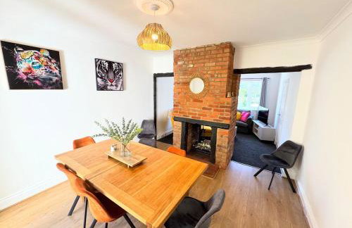 New Spacious 4 Bedrooms 5 Beds House Sleeps 8! - Foto 37