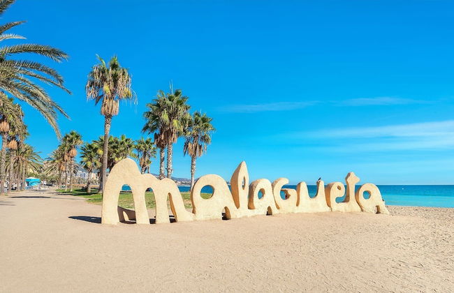 Skysea Malaga Centro frente al Rio - Photo 44