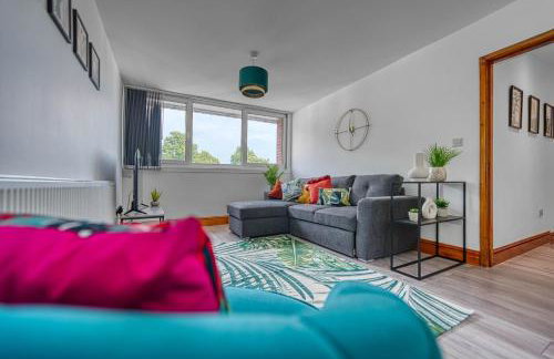 Abbey Court - 2 Bedroom Apartment, Parking, JLR, CVT - Coventry Accommodation LTD - Photo 5