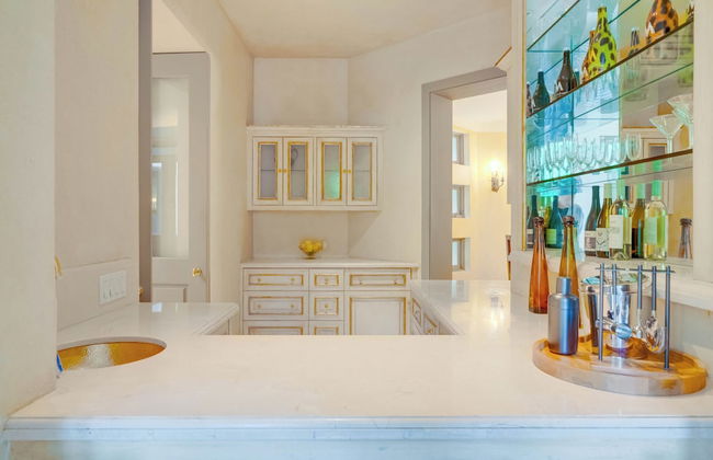 Carolwood - Modern Tuscan Villa With Rolling Lawns and Loggia in Holmby Hills - Photo 24