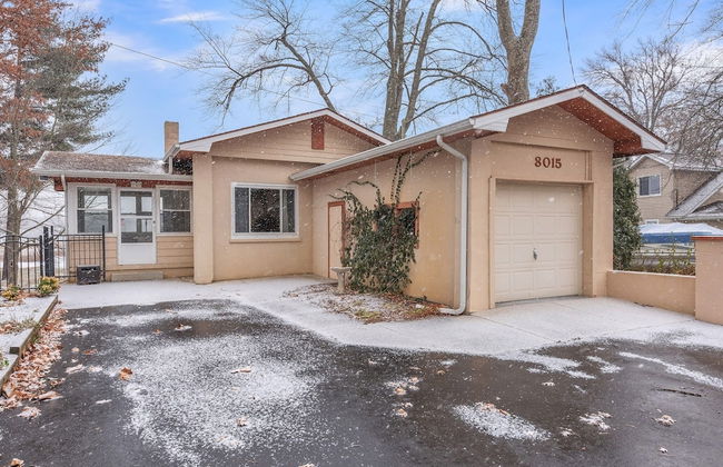 Amazing Lakefront Retreat On Long Lake! 2 Bedroom Home by RedAwning - Foto 40