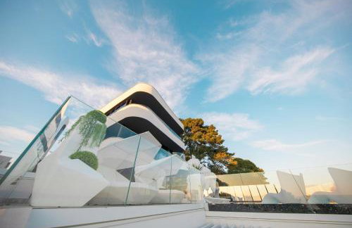 Posh Residence Luxury Suites - Photo 19