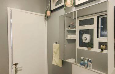 30 min walk to Central London-Paid Parking-3 Beds - Photo 13