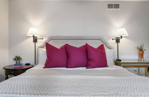 Colonial Cottage with Hot Tub & Sauna-Family Friendly - Photo 22