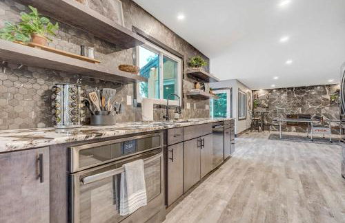 Oak Hills Estate Luxe Forest Escape Near USAFA - Foto 14