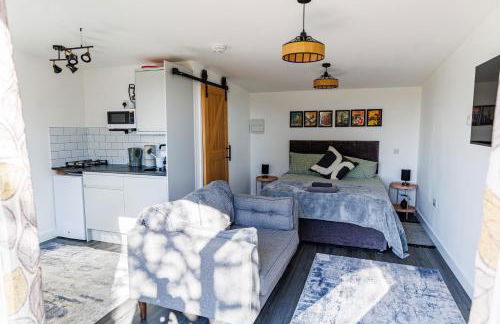 Modern Barn Conversion - Photo 10