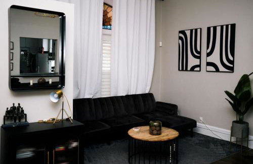 Top 1 Rated 4BR Lincoln Park House - King Bed - Photo 1