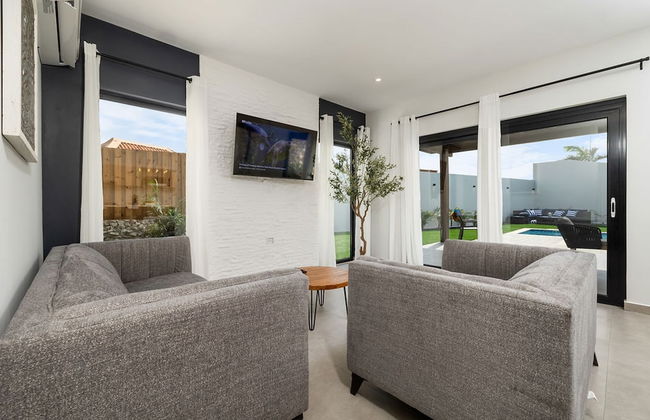 Brand NEW 3br2ba w Private Pool Amazing Location - Foto 4