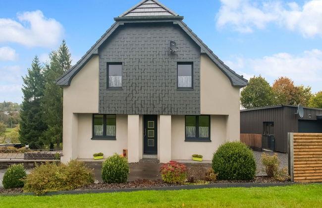 Holiday Home in Bullingen With Garden - Photo 1