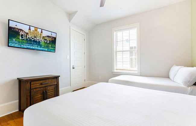 Spacious 5BR Urban Retreat with Balcony & Pool - Foto 62