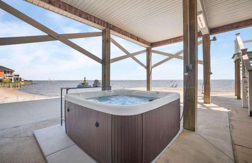 Private Waterfront Beach House with Fire-pit - Foto 49