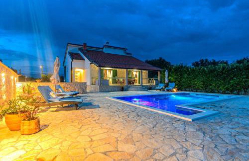 Holiday House Paula sa privatnim grijanim bazenom na mirnoj lokacija blizu mora - Foto 3