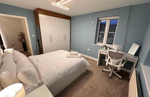 Cosy detached 3-bed, free parking, near Manchester - Foto 15